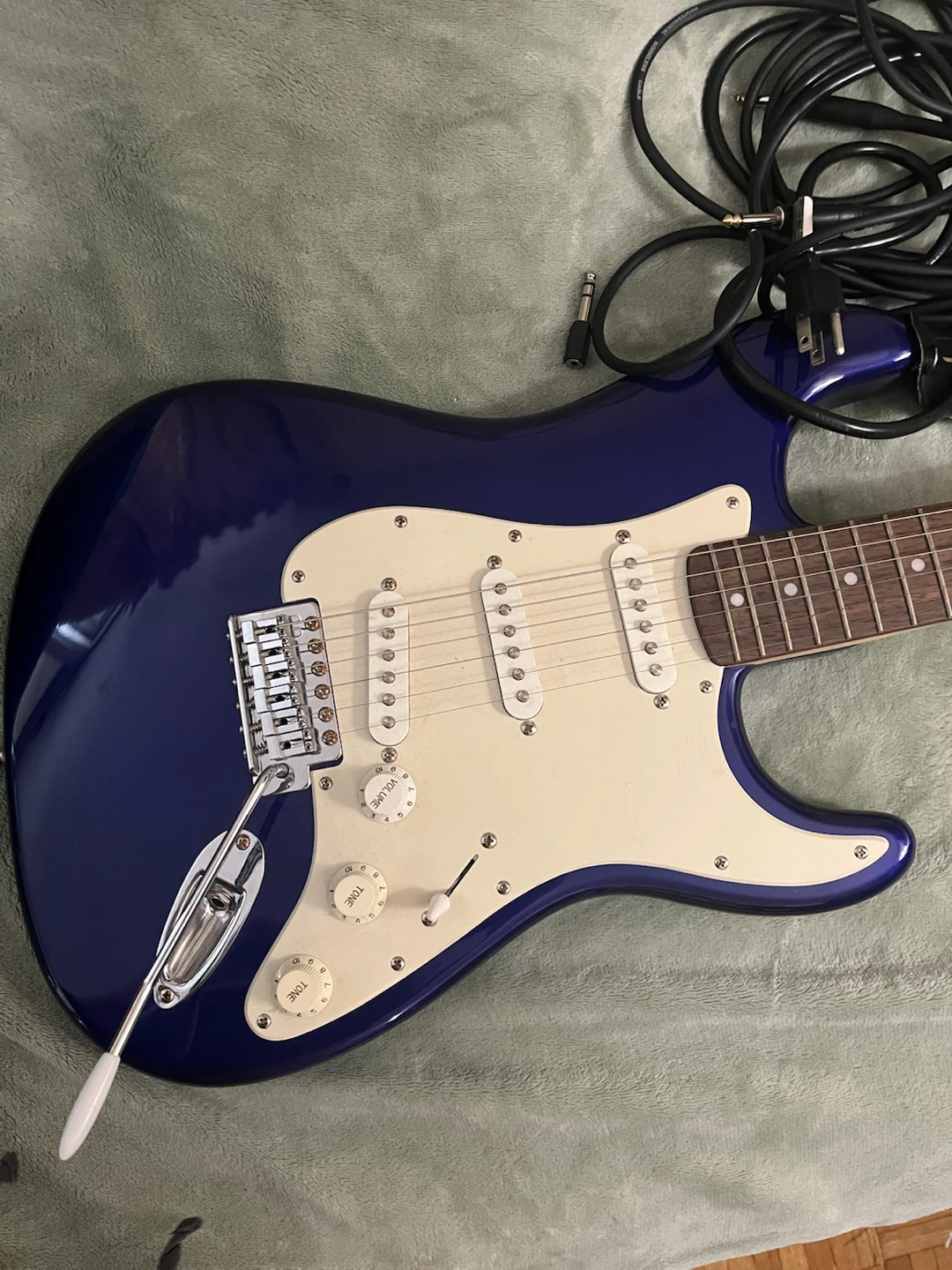 Squier by Fender Stratocaster Electric Guitar Kit with Gig Bag - photo 2