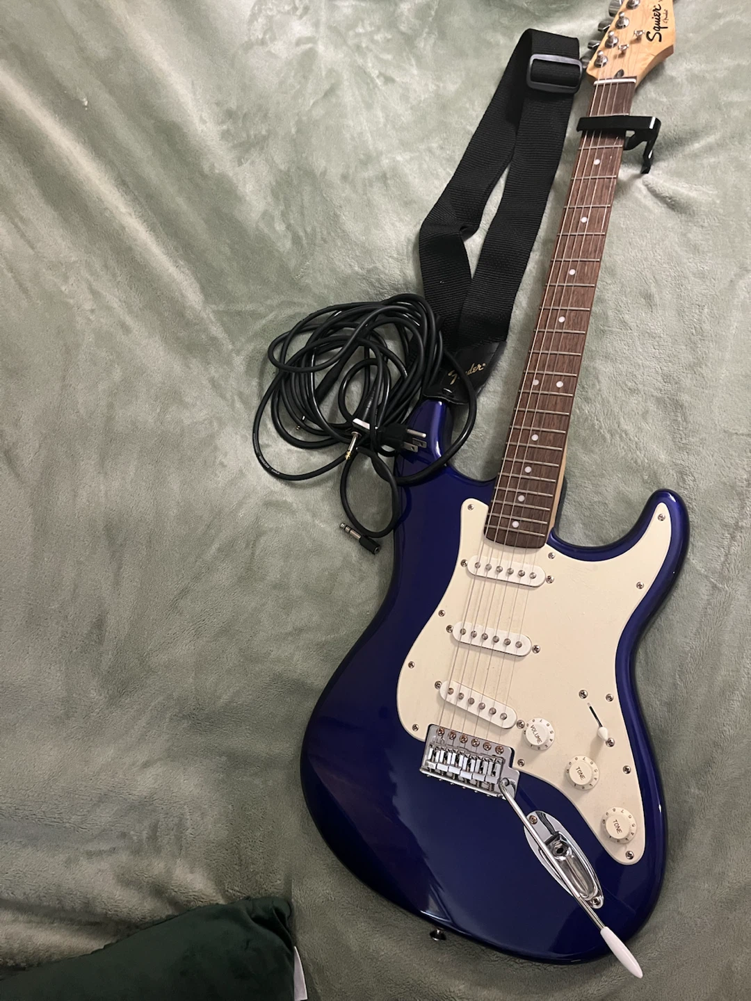 Squier by Fender Stratocaster Electric Guitar Kit with Gig Bag - photo 3