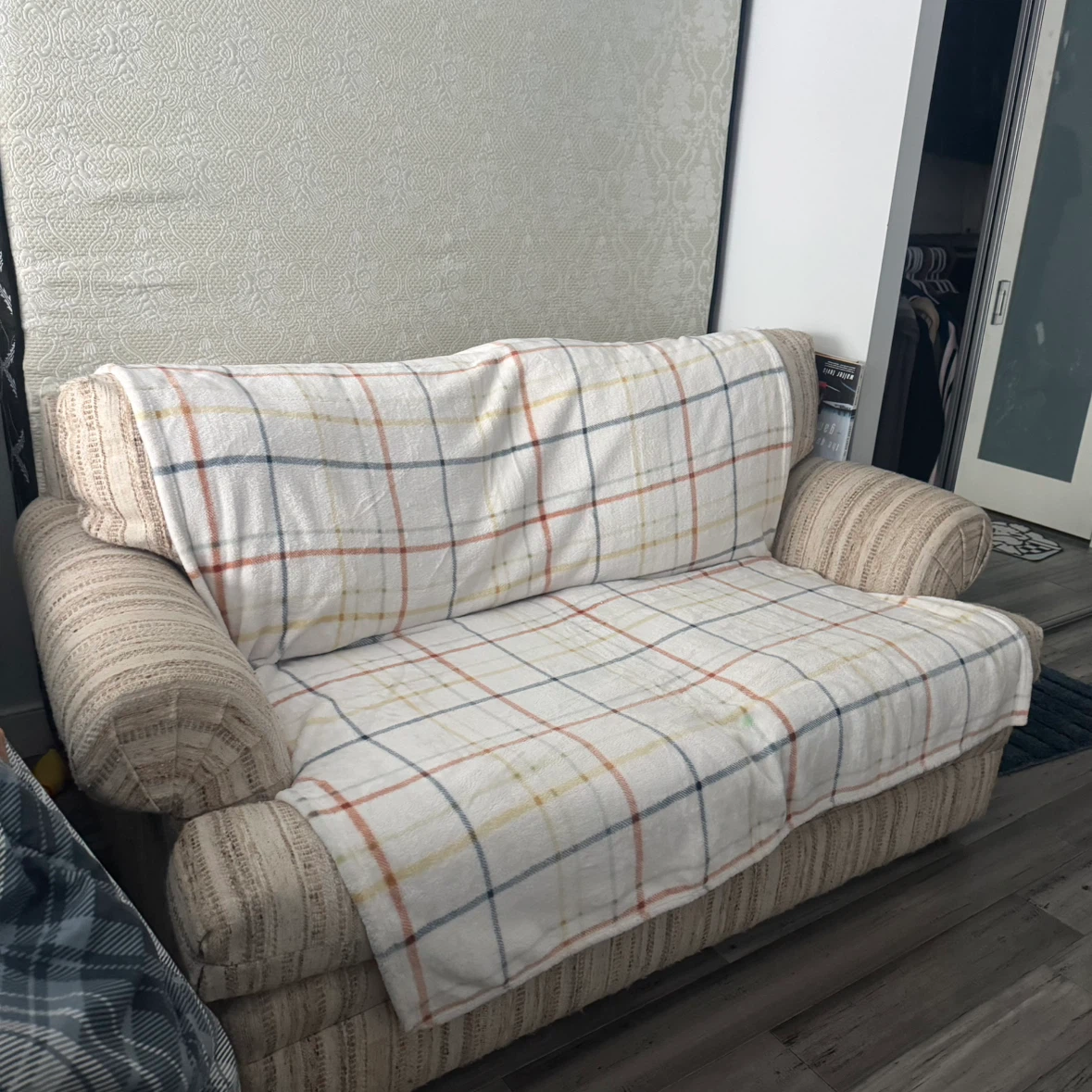 2 seater couch - photo 2