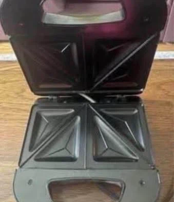Chefman Sandwich maker (Never used) (Free) - photo 2