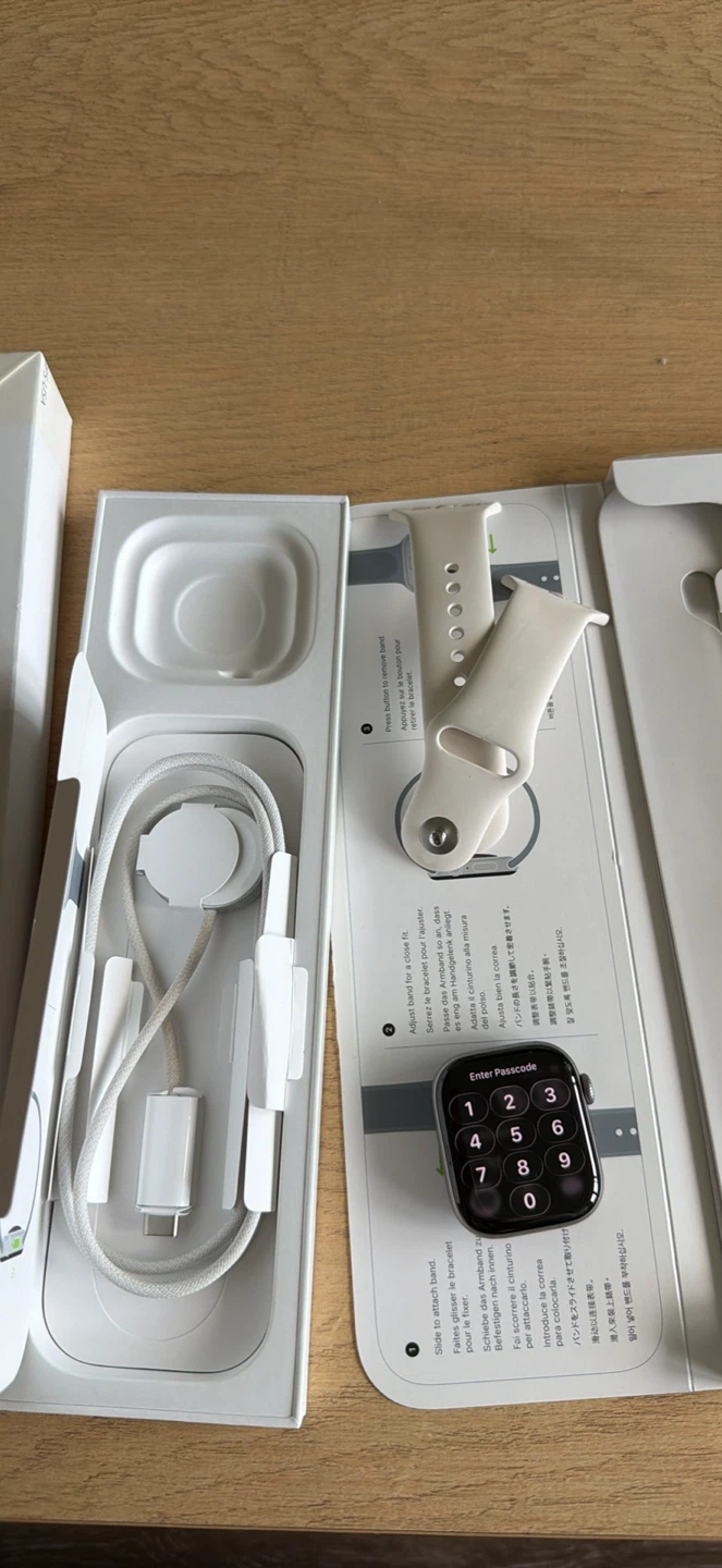 Apple Watch 11 42mm Space Gray Aluminum GPS
