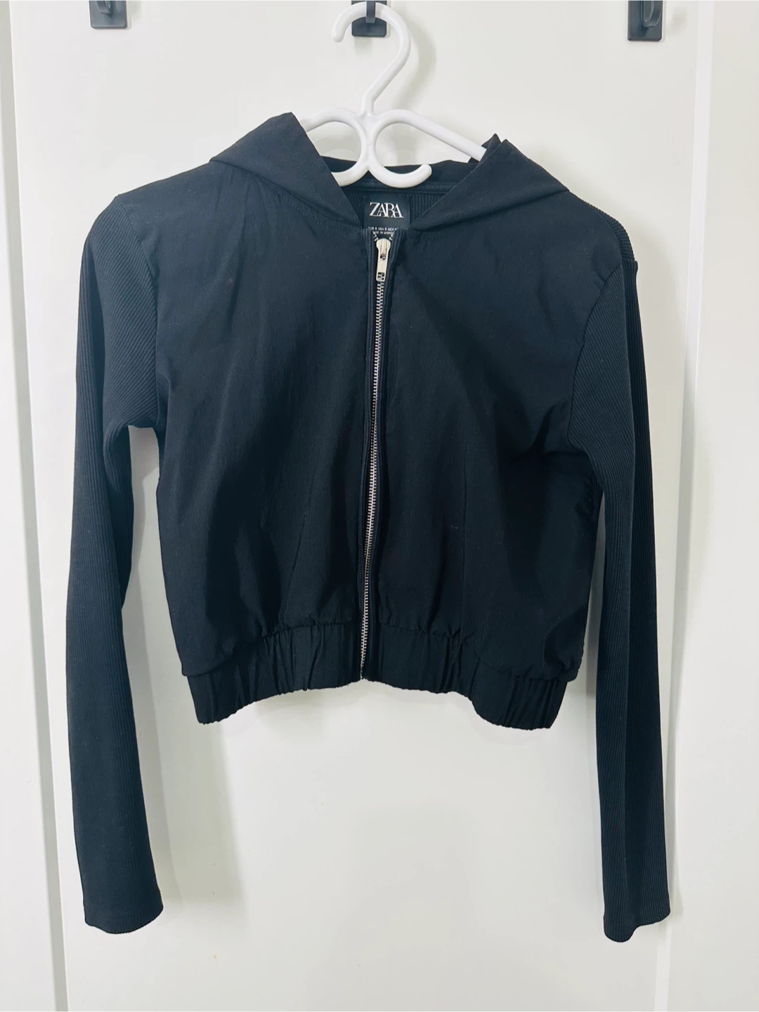 ZARA Cropped Ribbed Black Hoodie