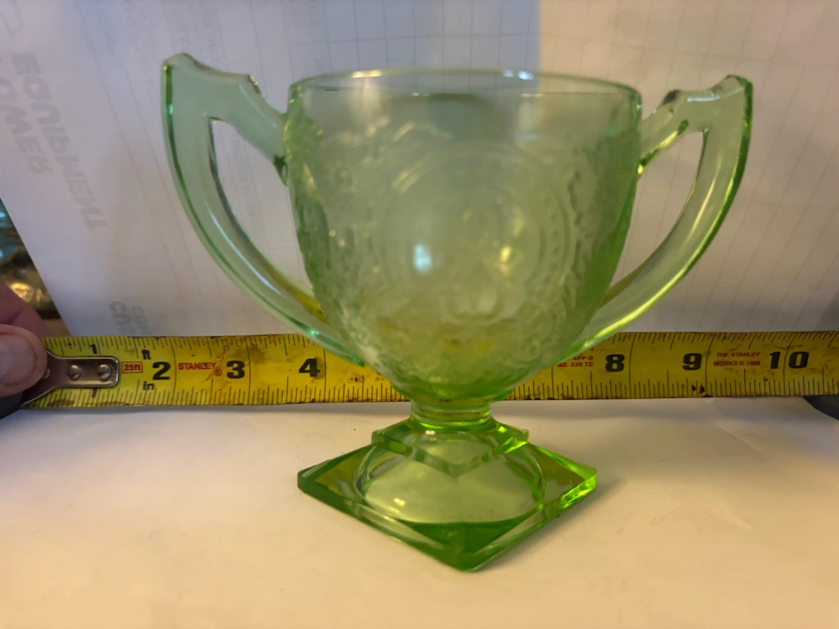 Green uranium glass