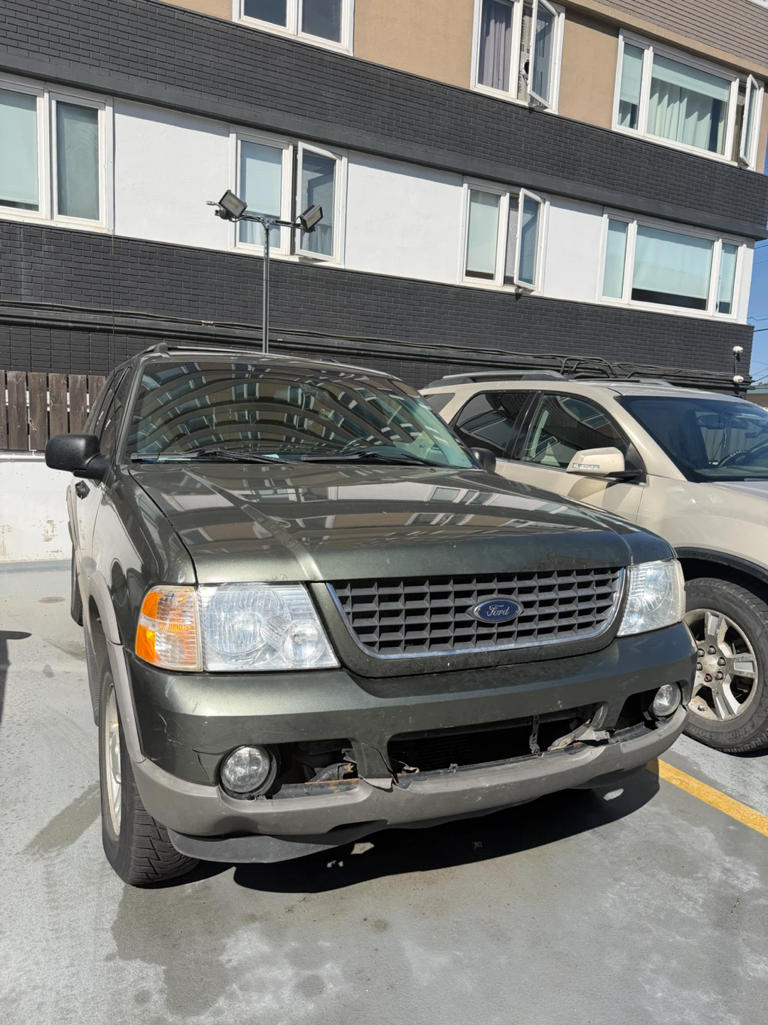 2002 Ford Explorer 4.0L – 309,000 km – New Engine – $2,500 OBO