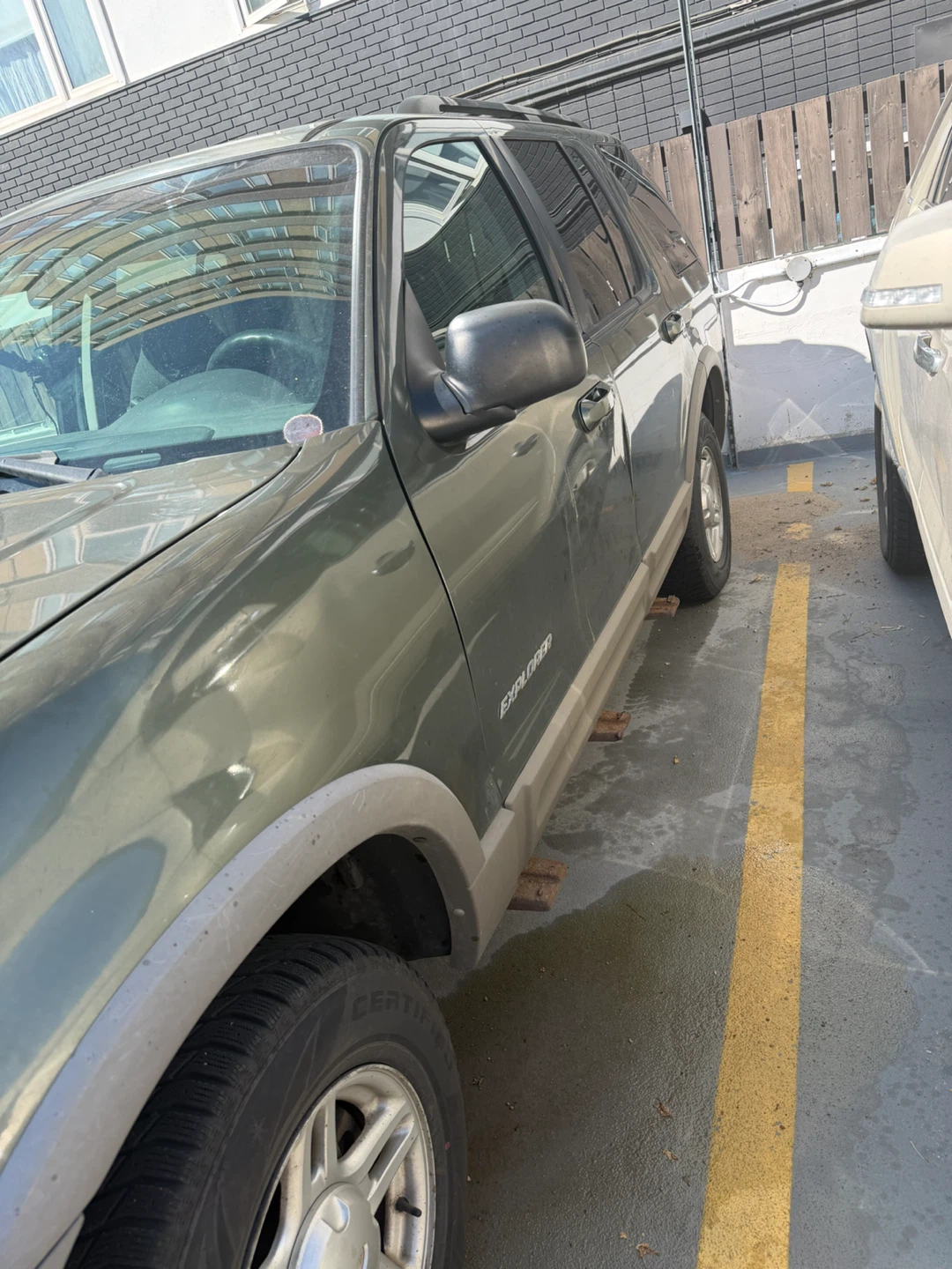 2002 Ford Explorer 4.0L – 309,000 km – New Engine – $2,500 OBO - photo 3