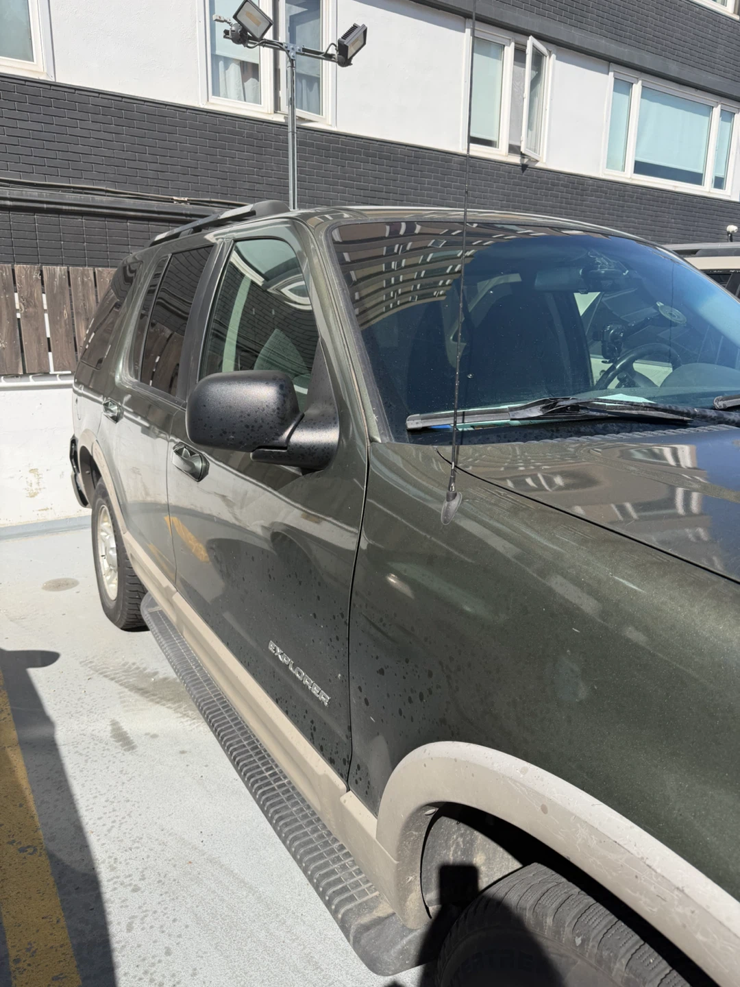 2002 Ford Explorer 4.0L – 309,000 km – New Engine – $2,500 OBO - photo 4