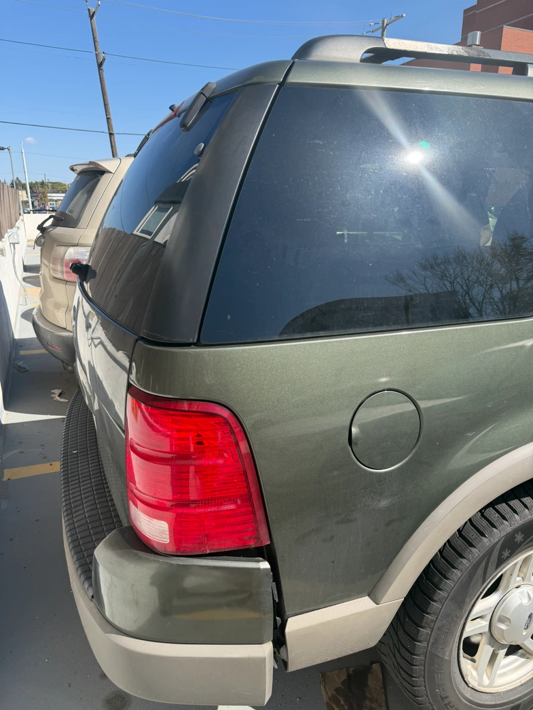 2002 Ford Explorer 4.0L – 309,000 km – New Engine – $2,500 OBO - photo 5