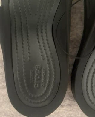 Crocs flip flops (New) (Size 7) - photo 3