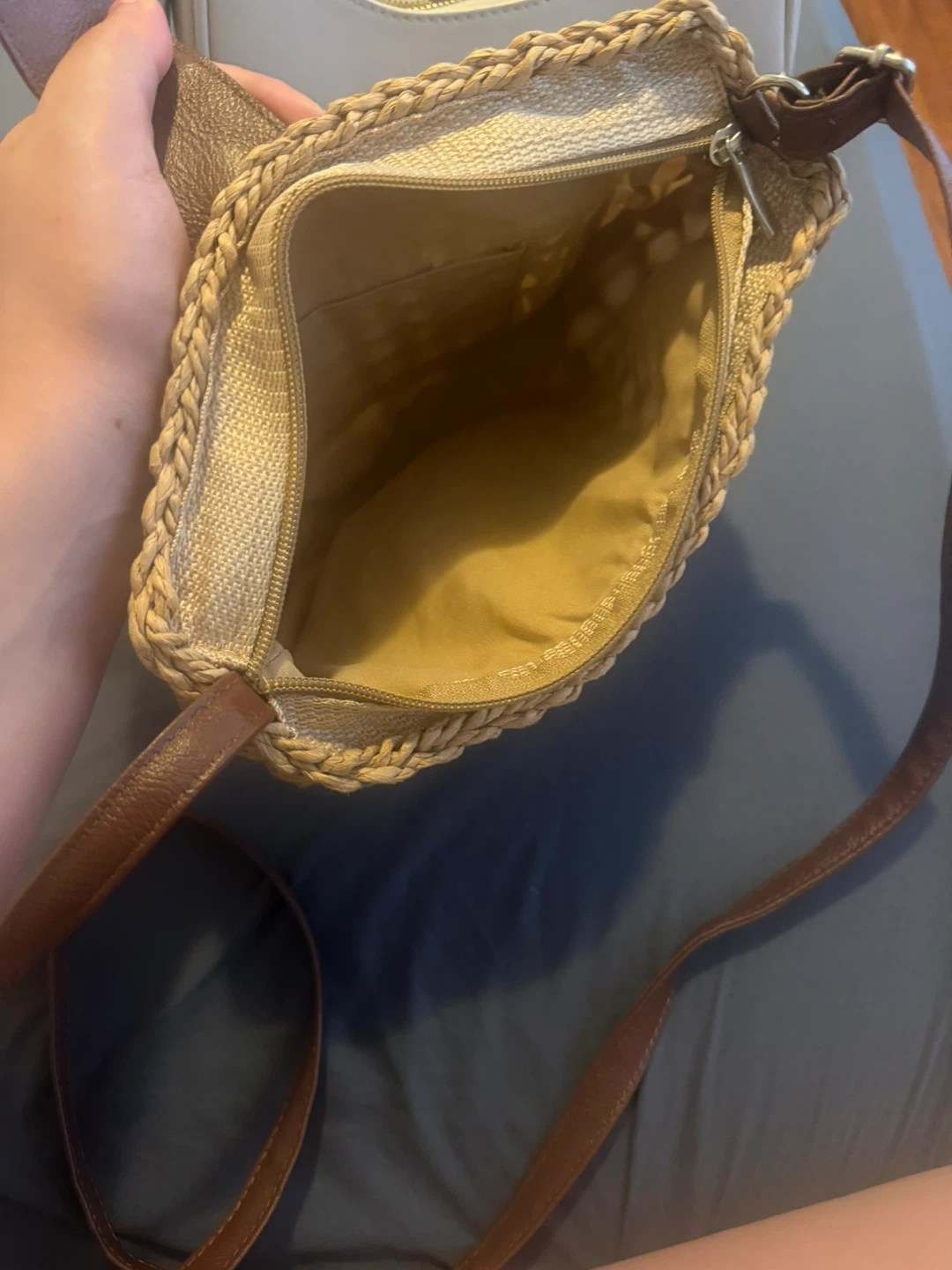 Woven Straw Shoulder Bag and White Faux Leather Shoulder Bag Set - photo 4