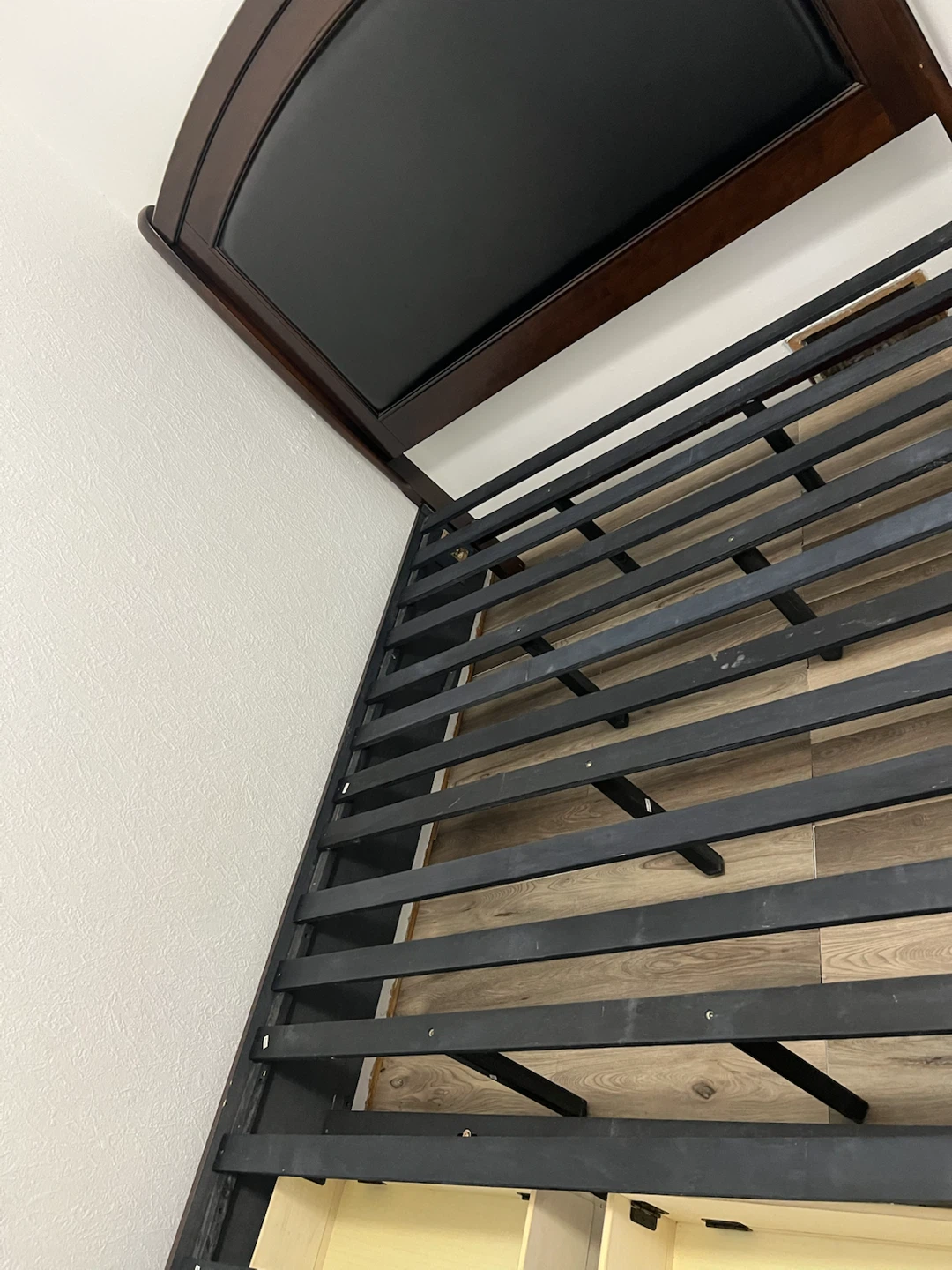 Queen size bed - photo 3