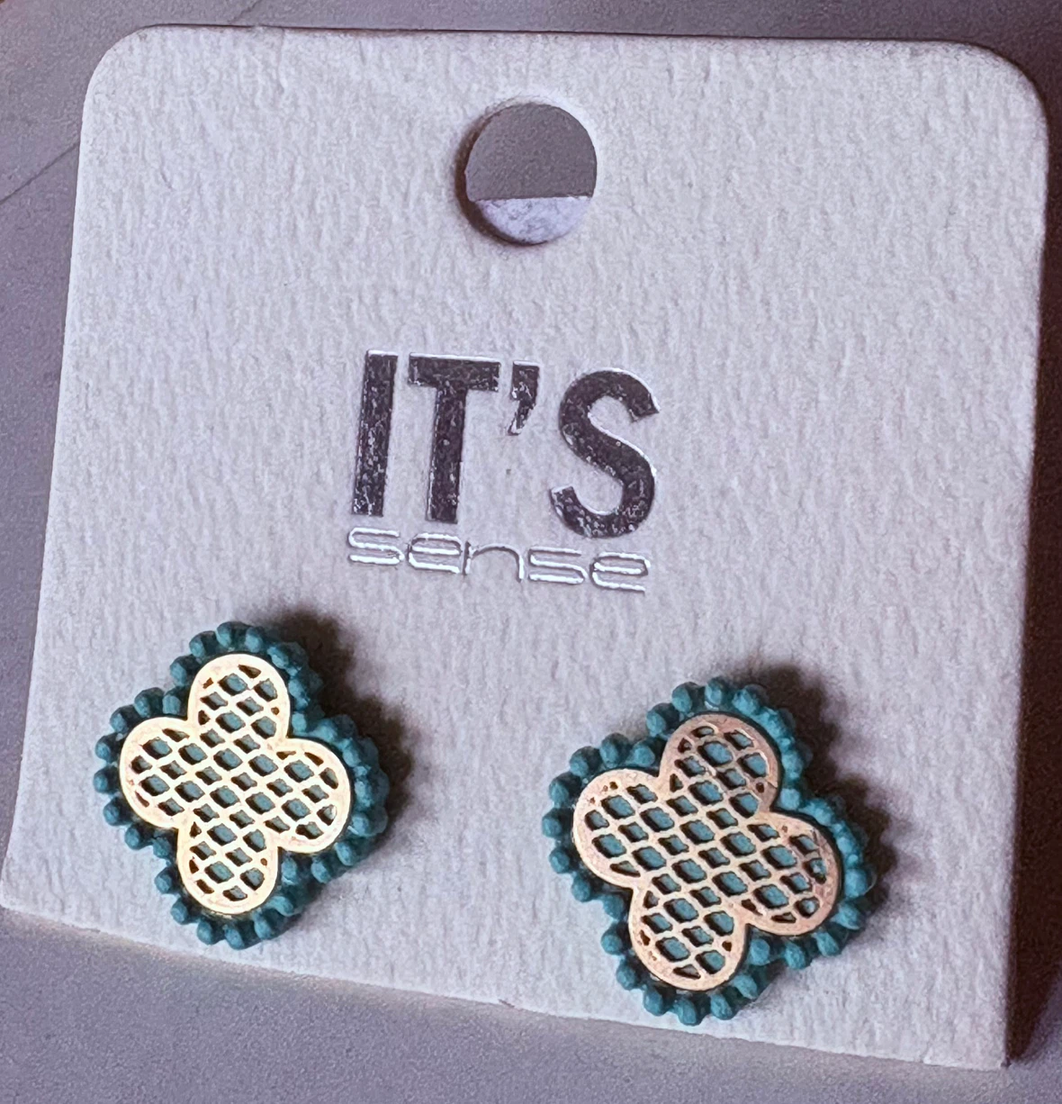 IT'S sense clover stud earrings, new