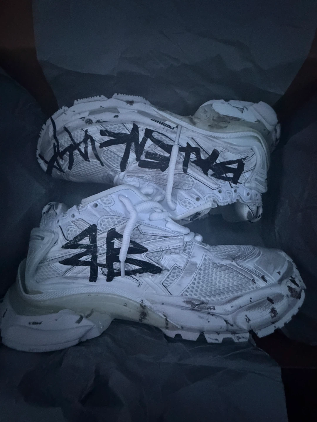 Balenciaga Runners White graffiti - photo 4