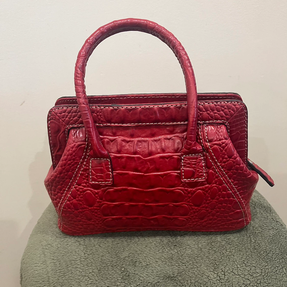 Red Croc Embossed Handbag by Crazy Horse - photo 5