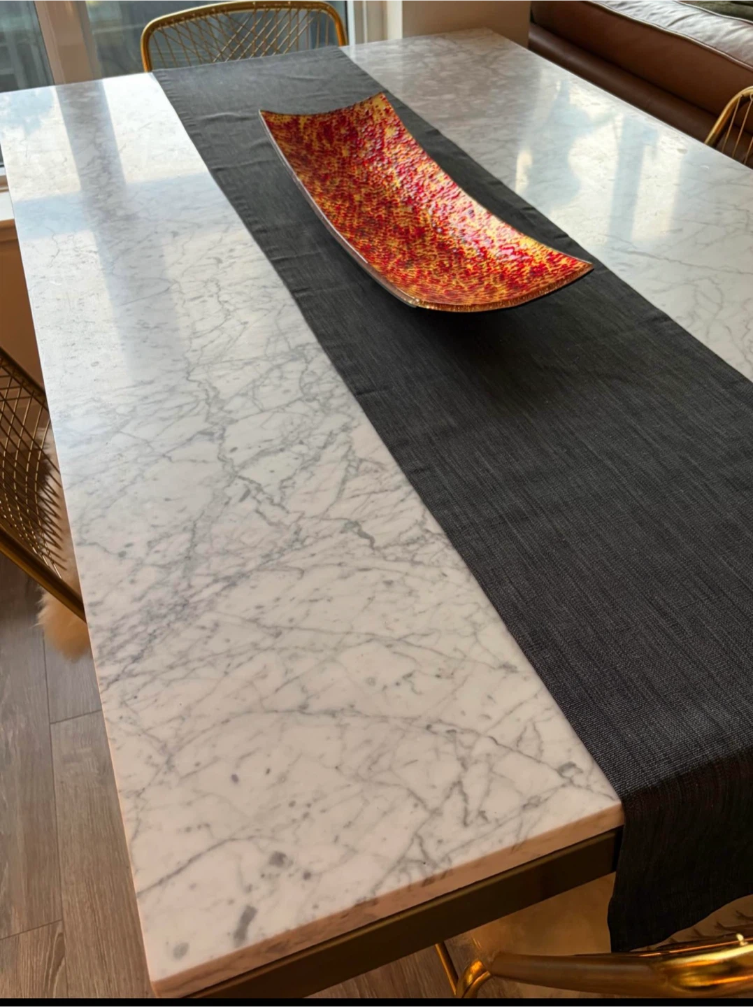 Parsons white marble tabletop/brass base with brass chairs - photo 4