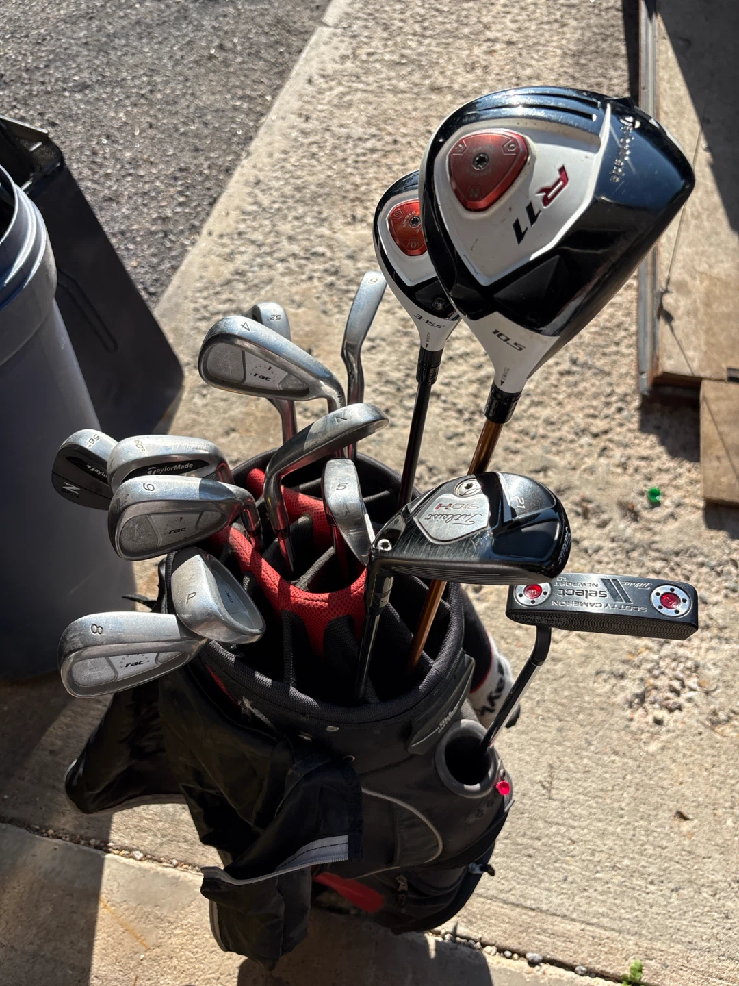 TaylorMade R11 Golf Club Set with Scotty Cameron Putter