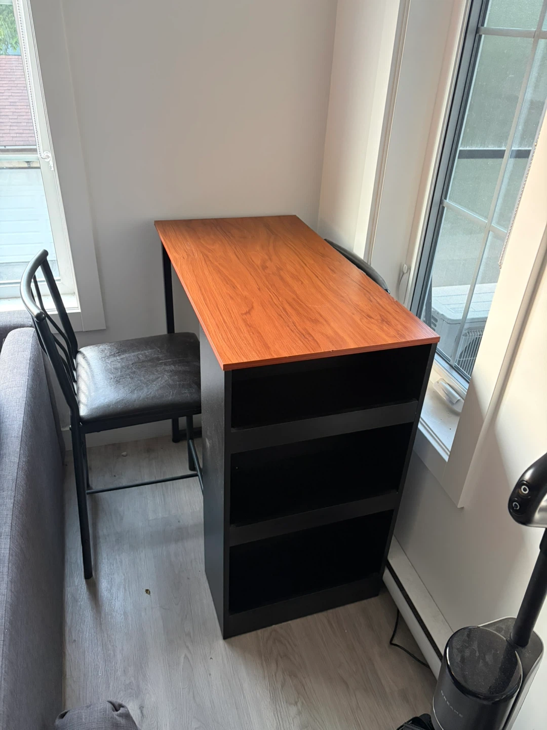 Apartment sized table - photo 3
