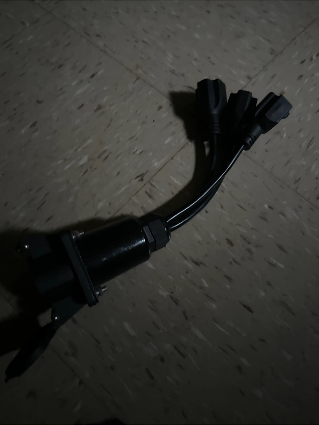 3-Prong Outlet Splitter Adapter - photo 4