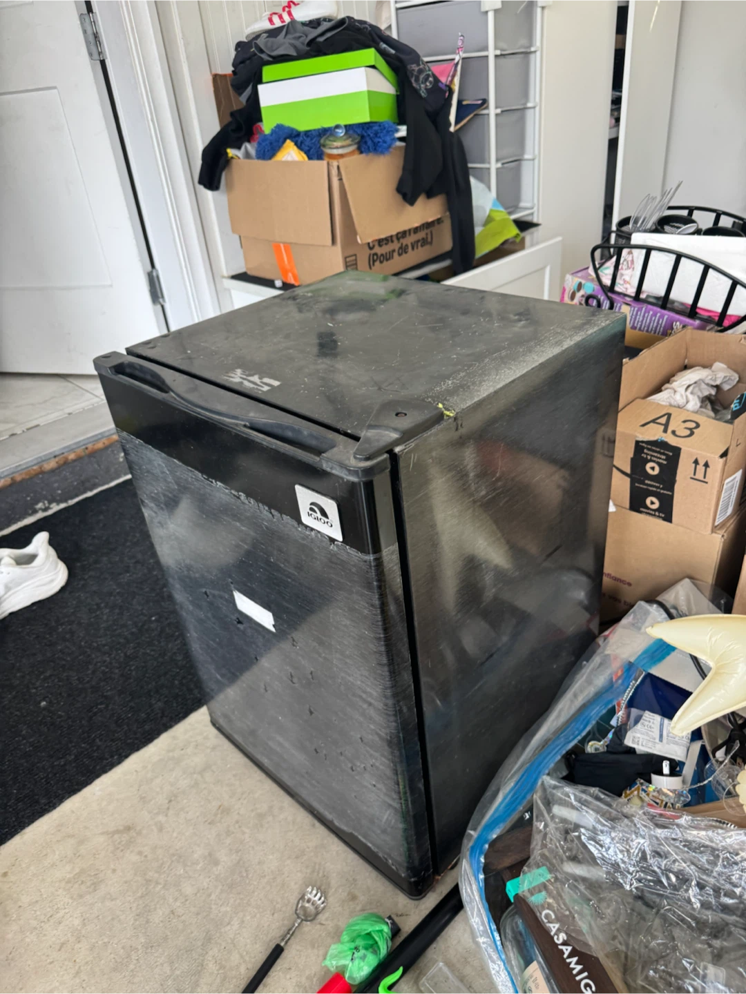 Free Igloo Mini Fridge (Needs to be cleaned and pickup only) - photo 2