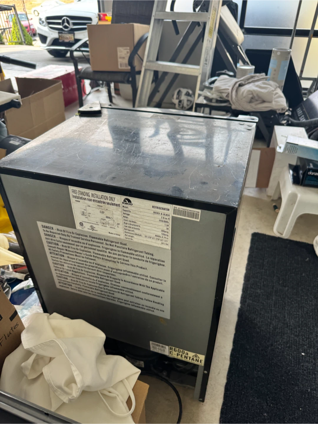 Free Igloo Mini Fridge (Needs to be cleaned and pickup only) - photo 3