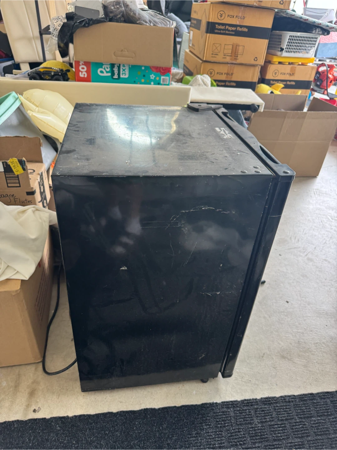 Free Igloo Mini Fridge (Needs to be cleaned and pickup only) - photo 4
