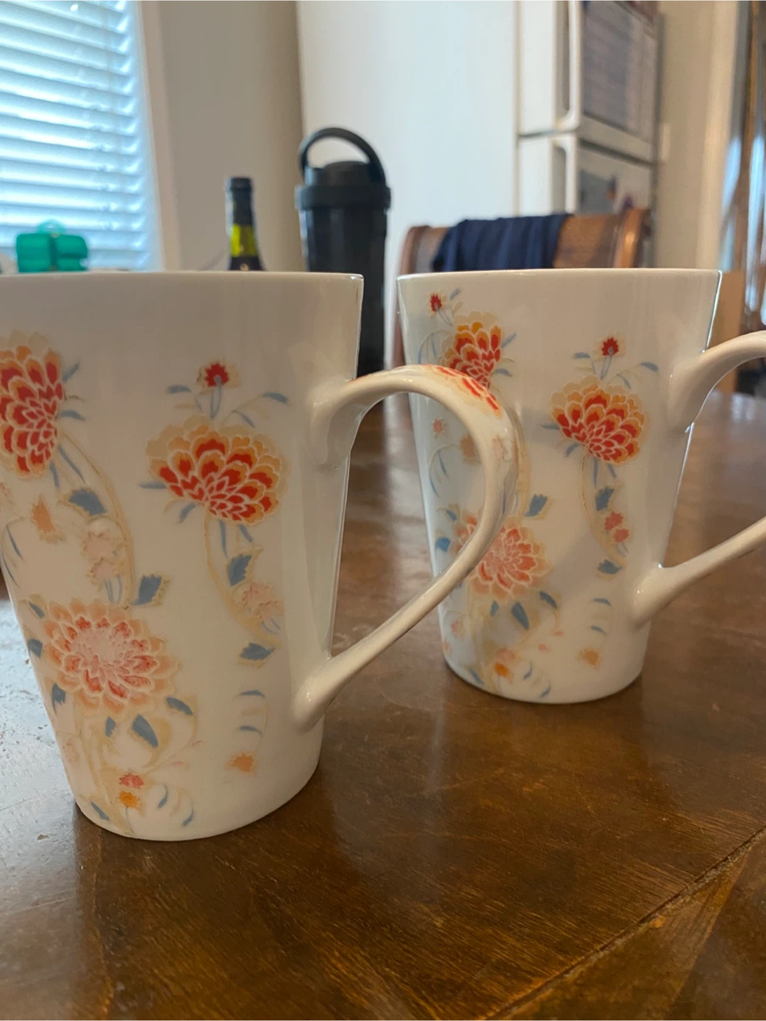 Set of 2 floral mugs