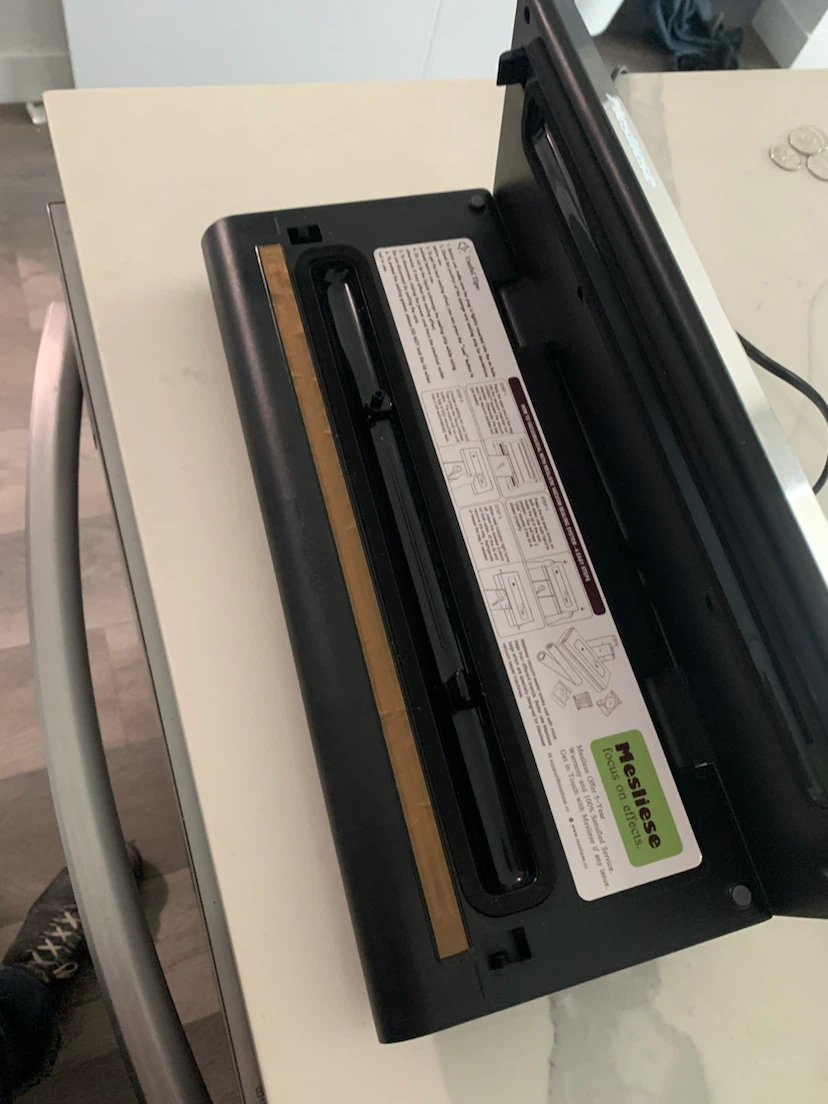Mesliese Vaccum sealer (Brand New) never used - photo 2
