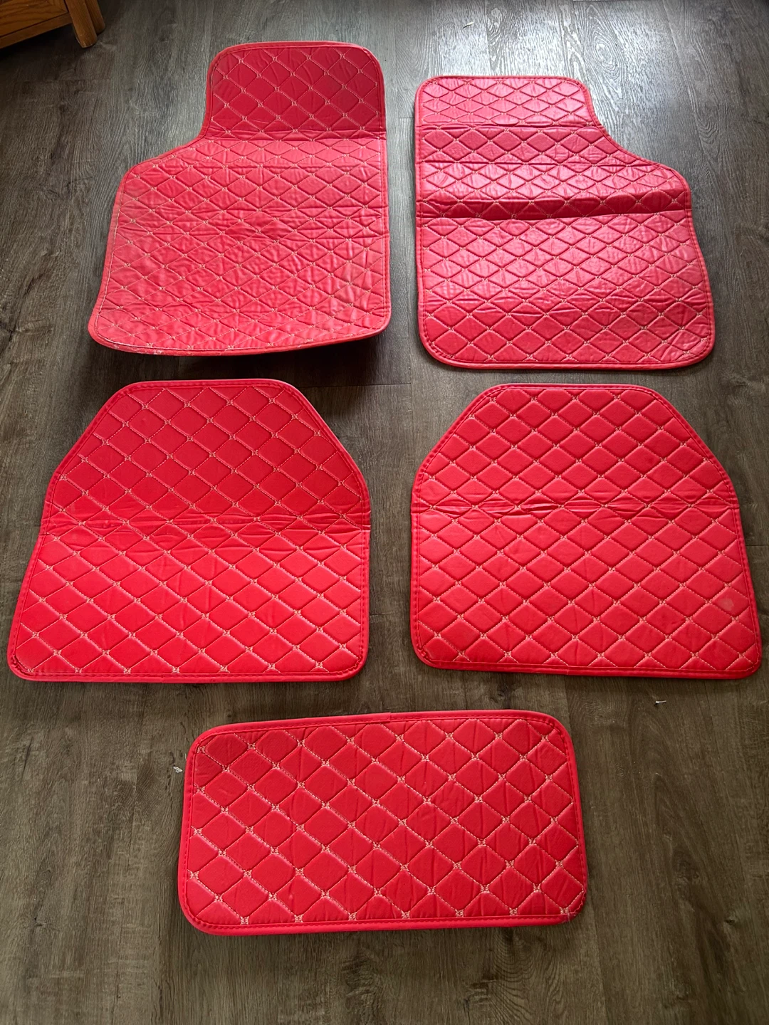Universal car floor mats