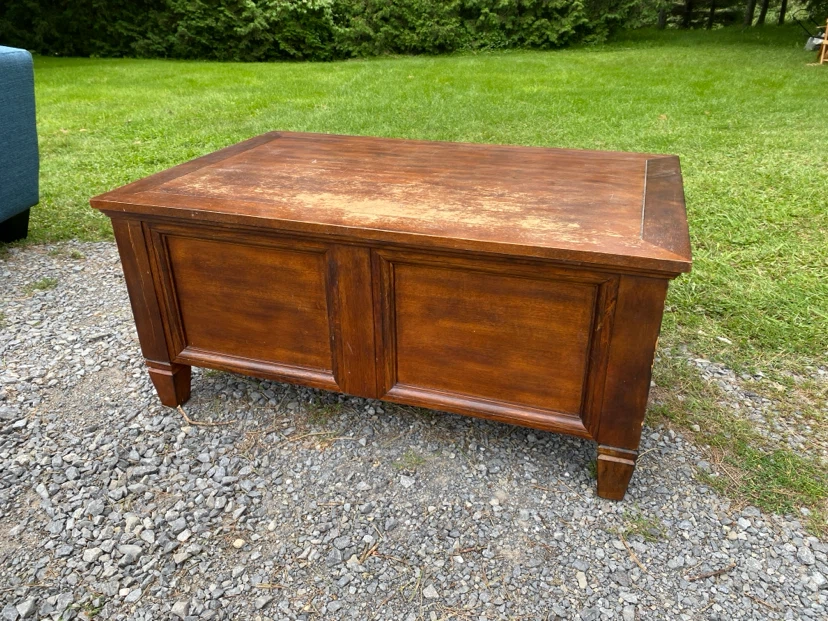 Ashley Furniture Solid Wood Storage Coffee Table (CAN DELIVER)