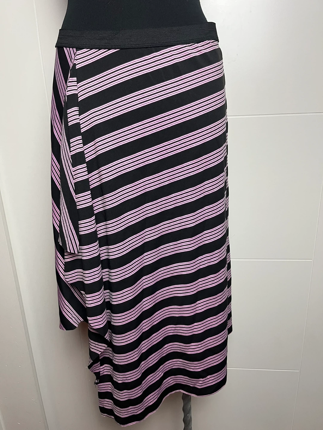 Von Maur M Midi Skirt Black Pink Stripes Size M