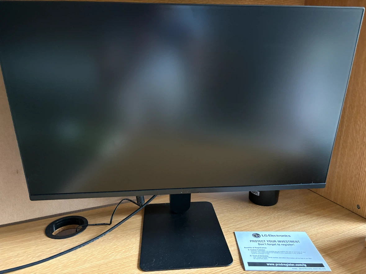 24 inch LG Monitor (120Hz, 1920x1080)