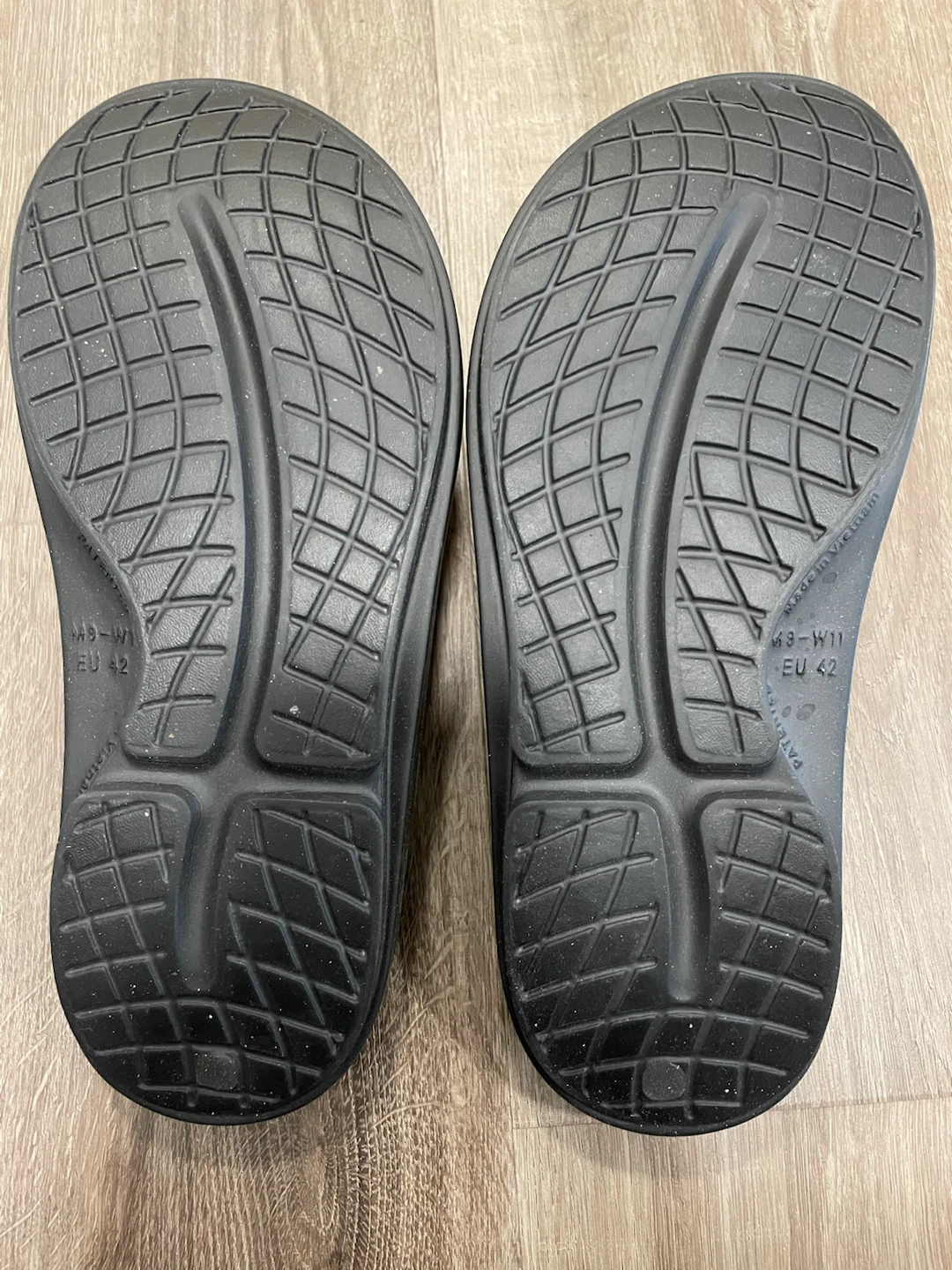 OOFOS Black Flip Flops Size EU 42 / US M9-W11 - photo 3