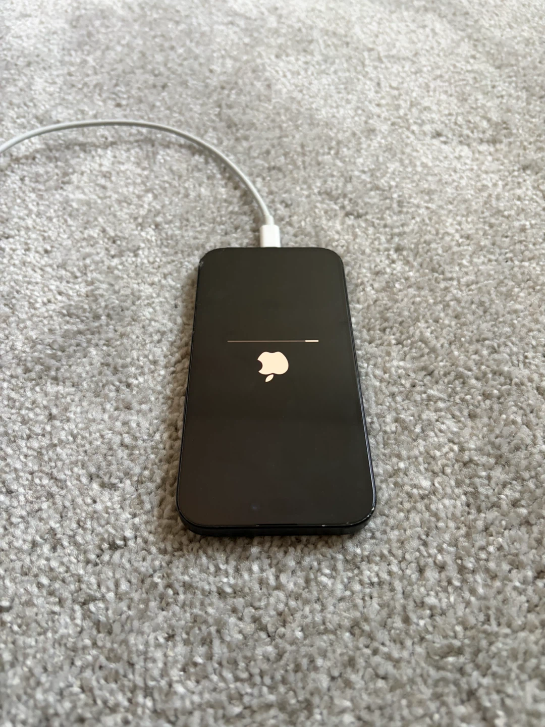 iPhone 15 - photo 2