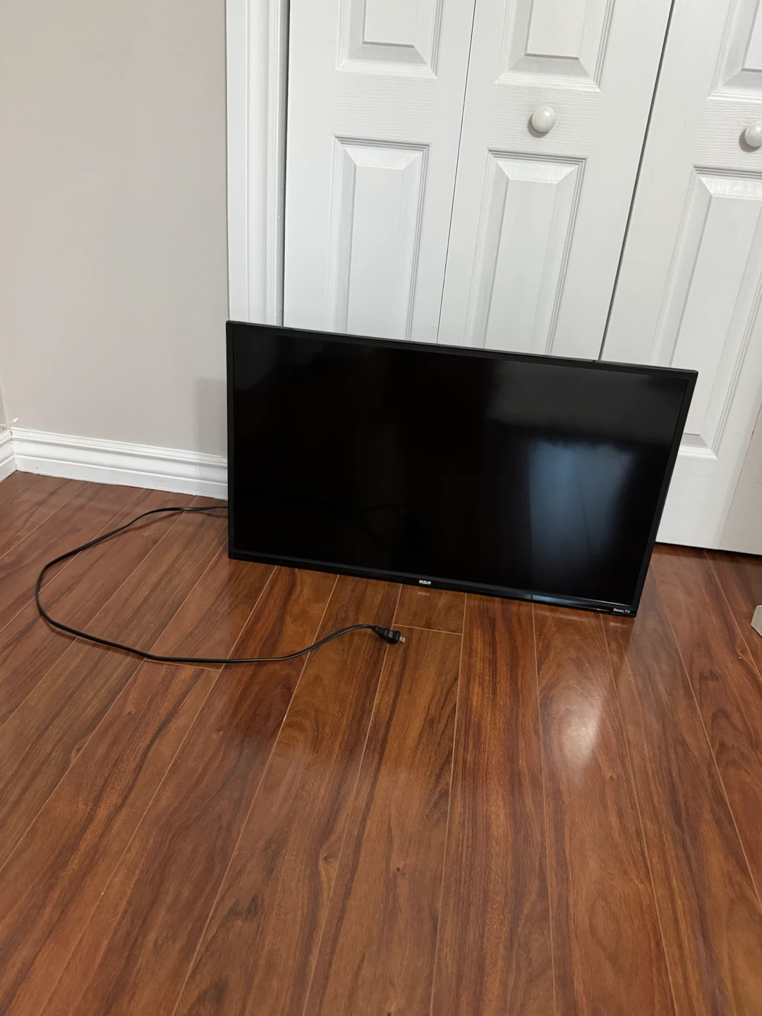 RCA 32" Roku TV LED HDTV - photo 2