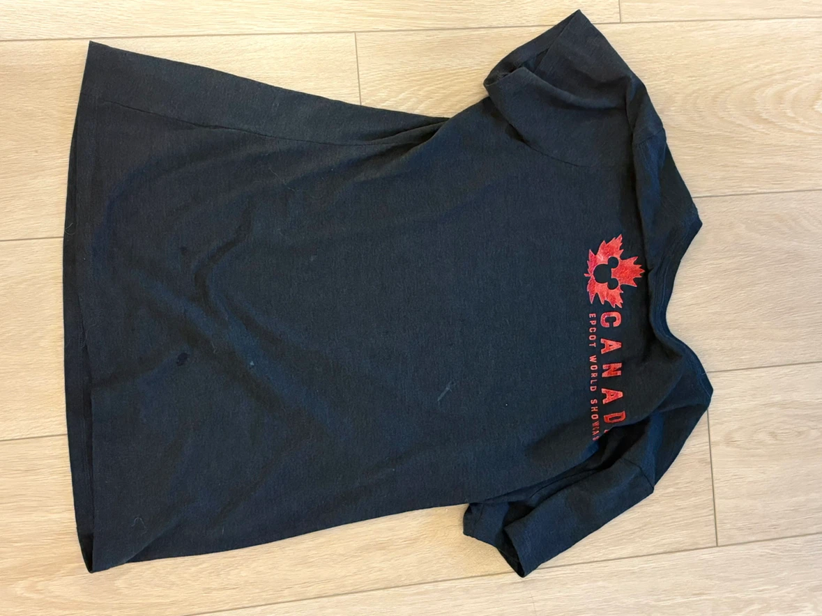 Medium Disney Canada Epcot World  tshirt Mickey Mouse - photo 3