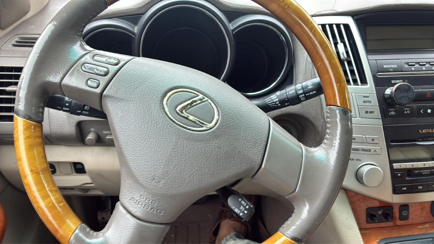 2005 White Lexus RX 330 SUV clean title - photo 5