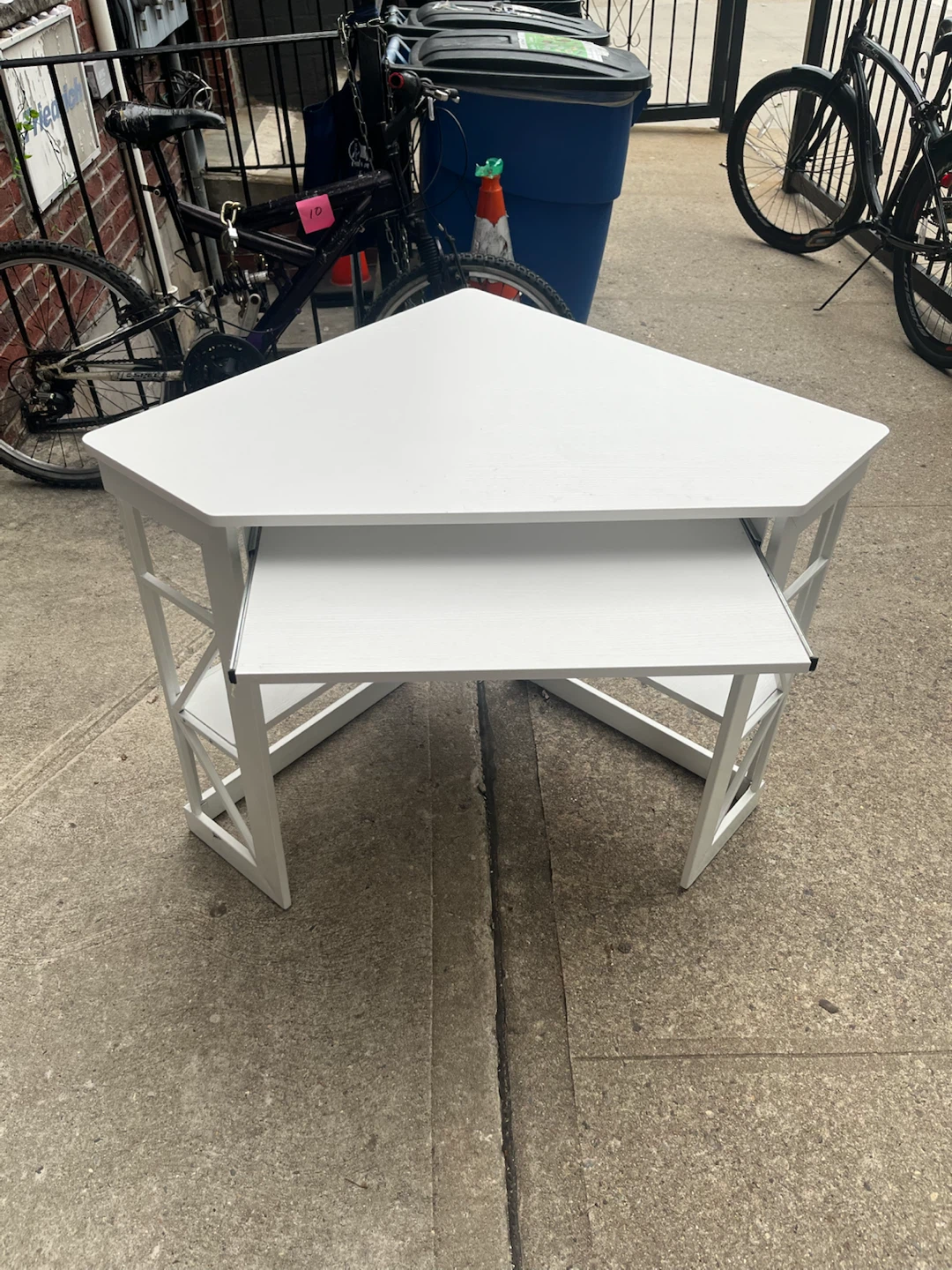 White Corner Desk with Pull-out Keyboard Tray - photo 2