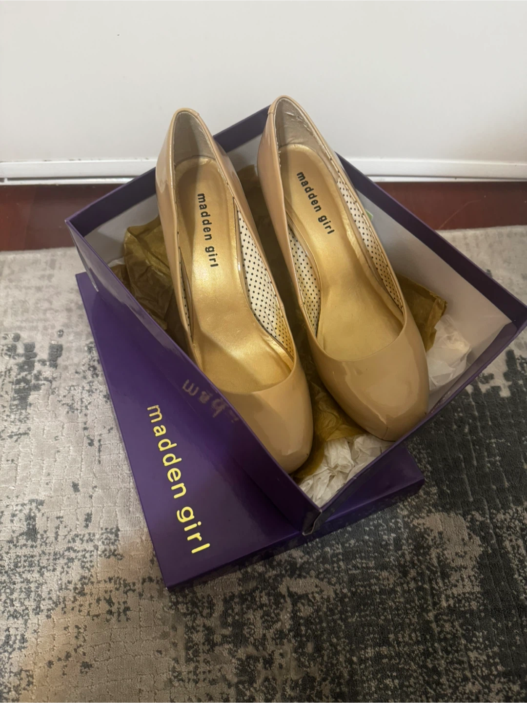 Madden Girl Getta Nude Patent Heels Size 10 - photo 3