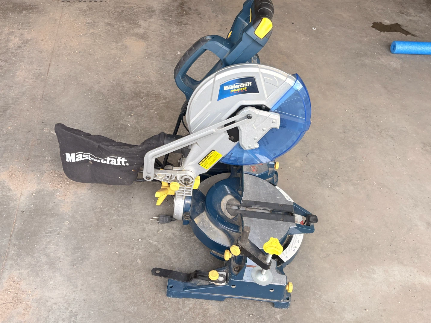 Mastercraft 10” Miter Saw with Dust Bag - photo 4