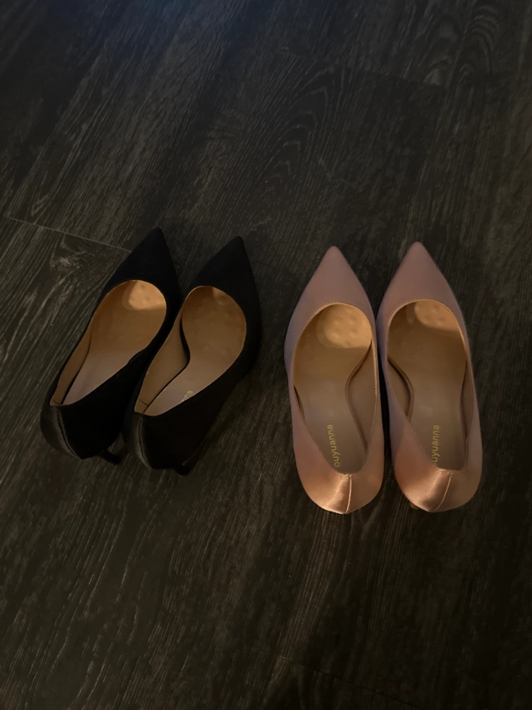 Onyx & Pearl Pointed Toe Pumps - photo 3