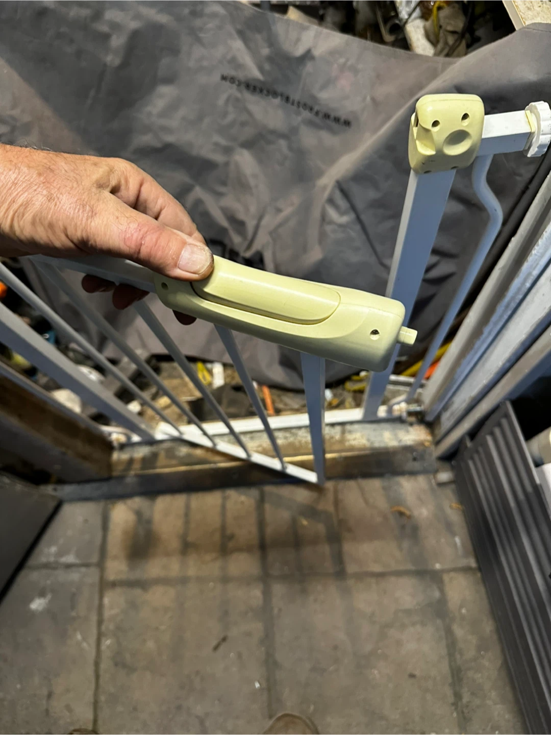 White Metal Safety Gate – Easy Latch, Sturdy Build - photo 3