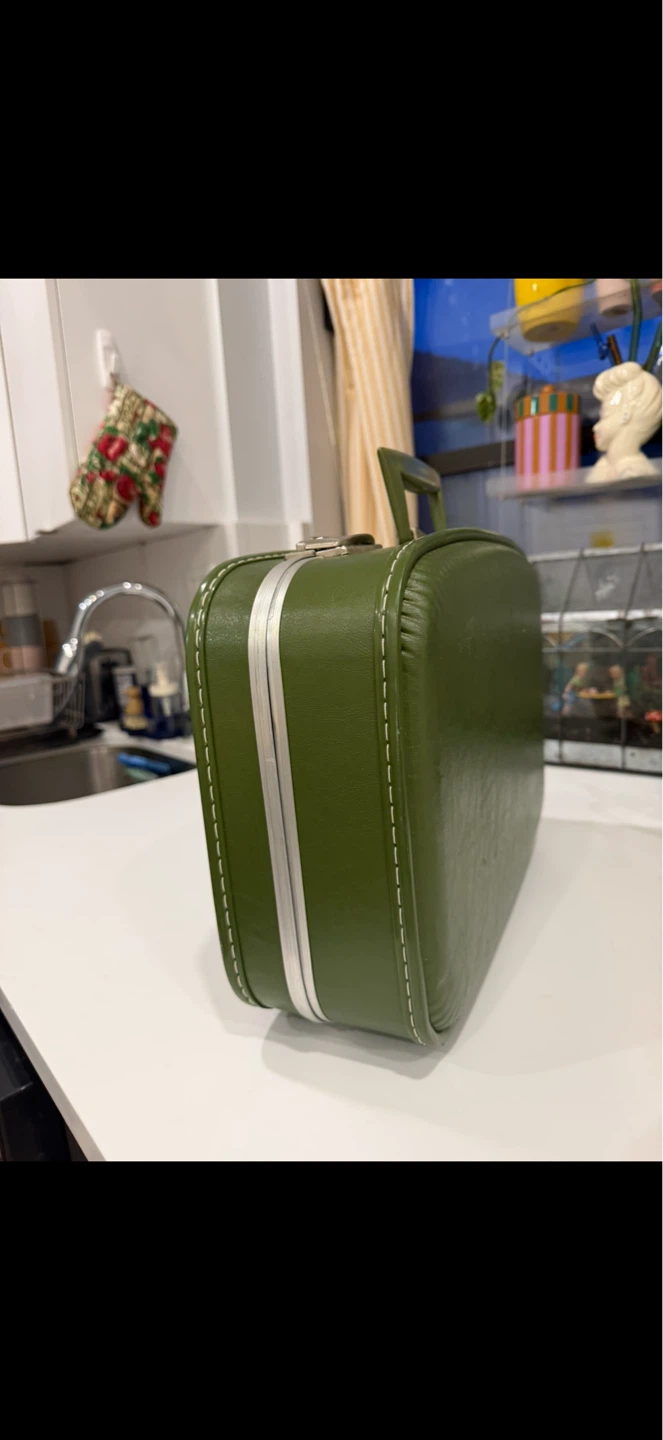 Green vintage suitcase - photo 2