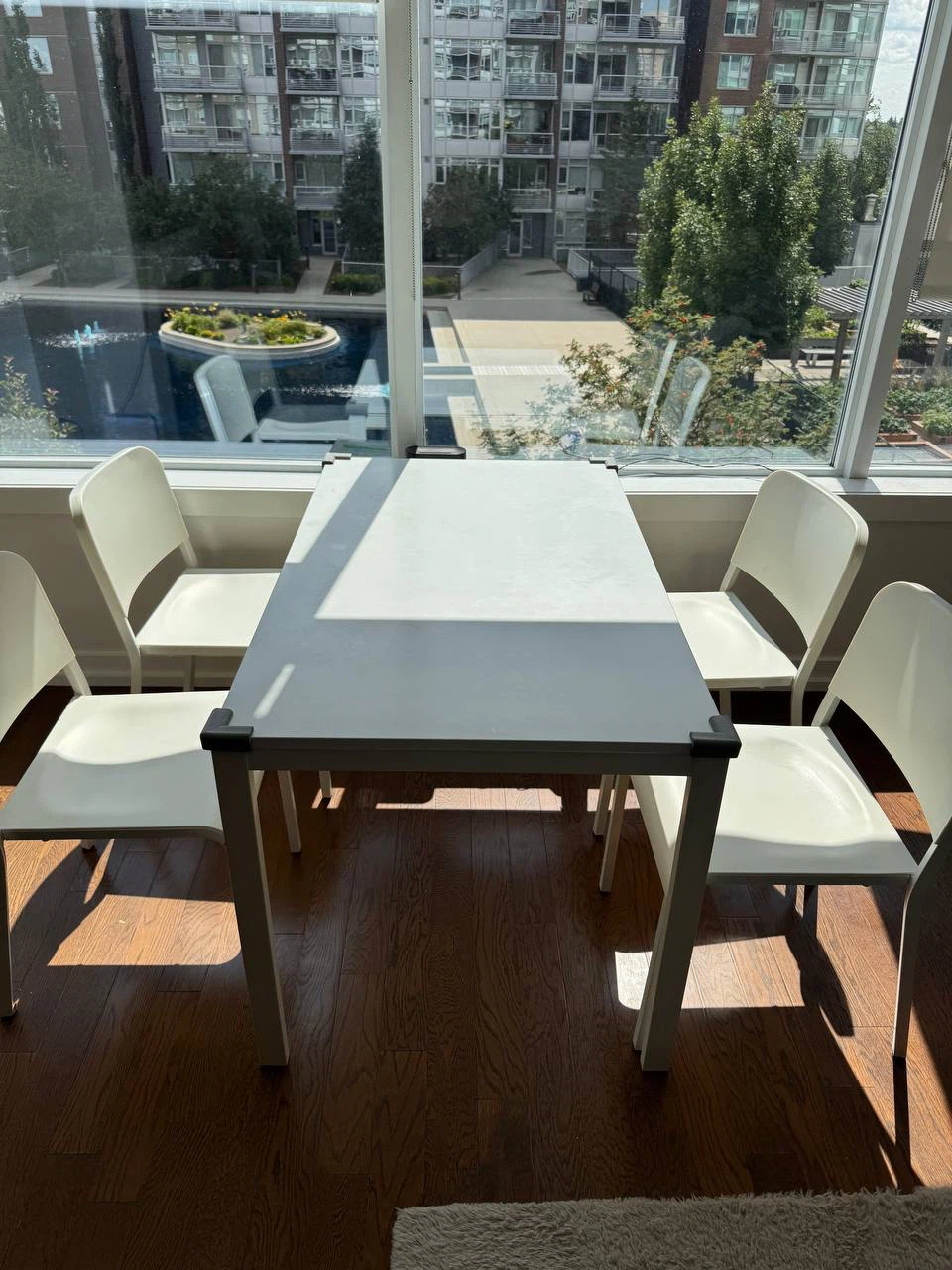 Dining Table + 4 Chair