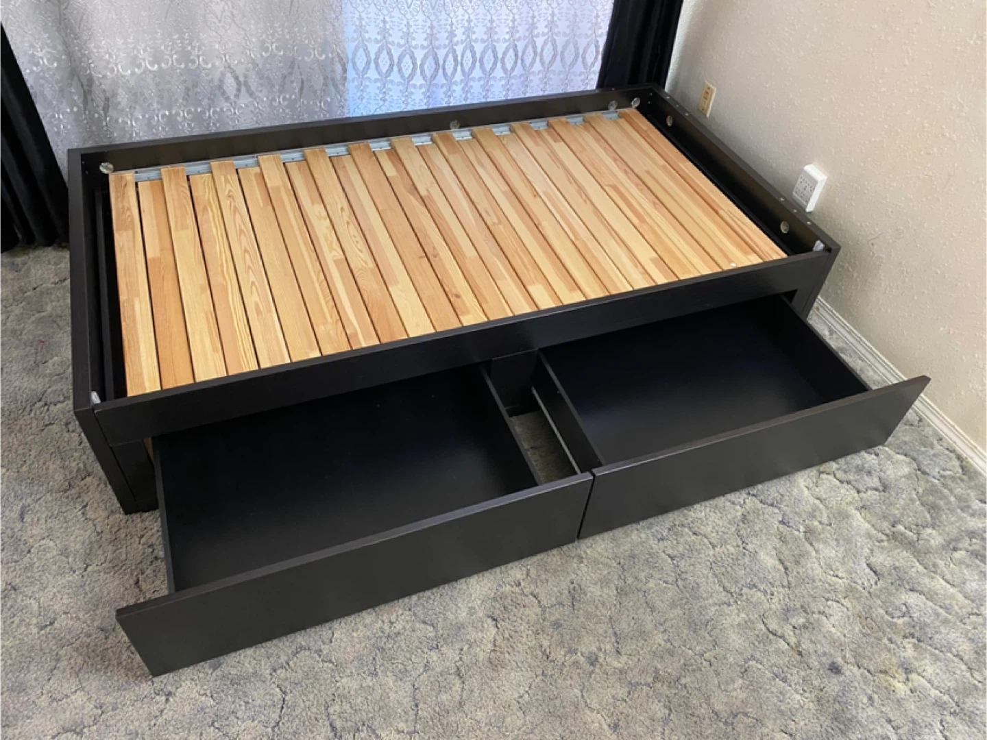 Day bed with 2 drawers