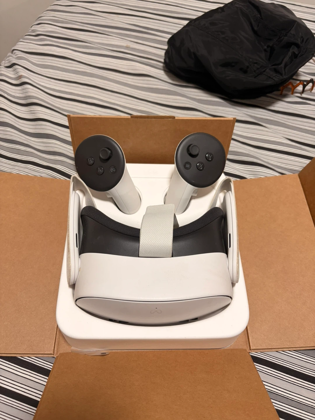 Meta Quest 3S 256GB VR Headset with Controllers - photo 2