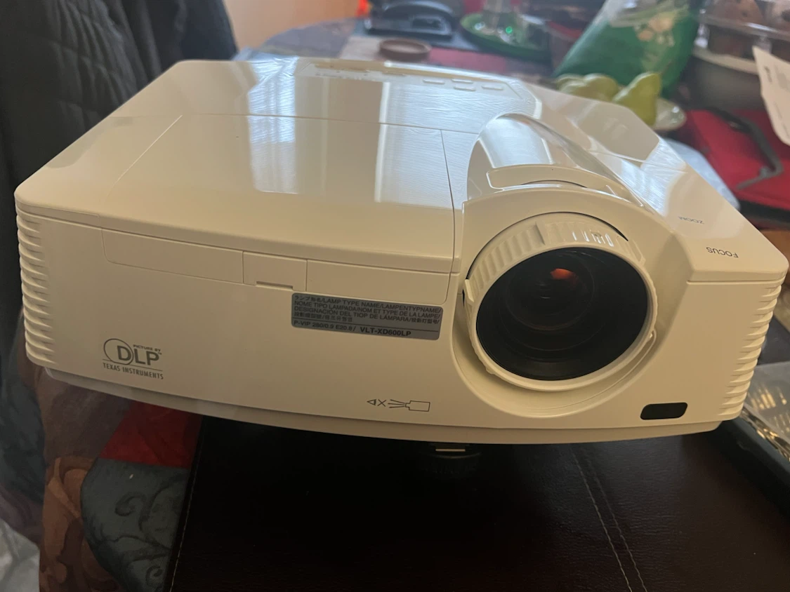 Mitsubishi FD630U Projector - photo 2