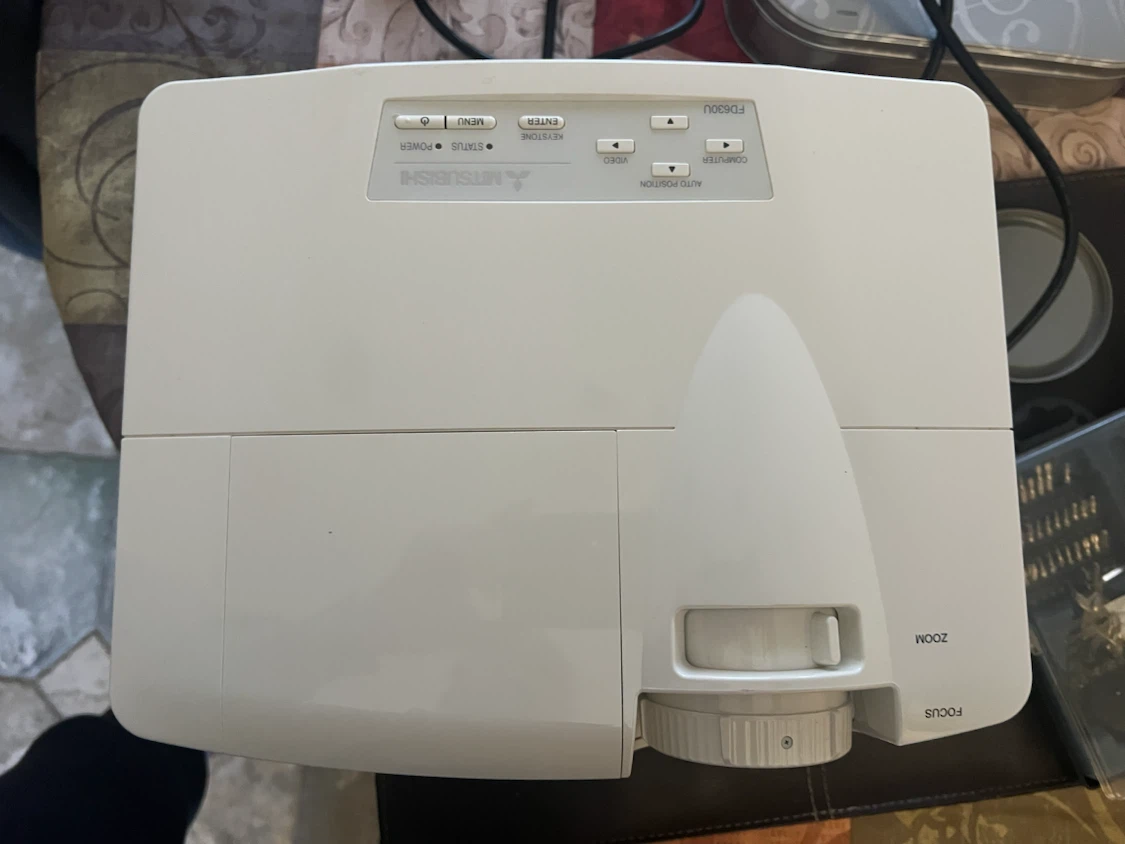 Mitsubishi FD630U Projector - photo 4