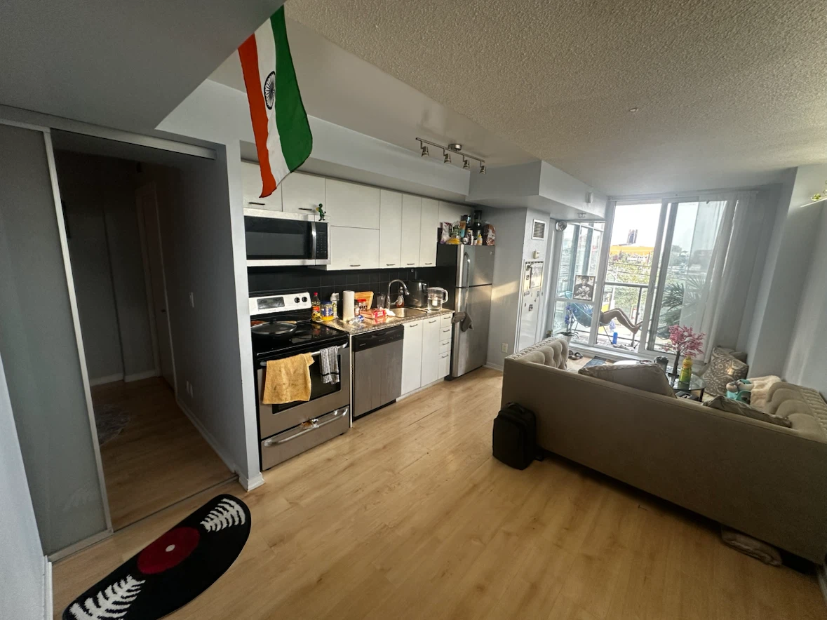 Furnished Private Room – Liberty Village - photo 4