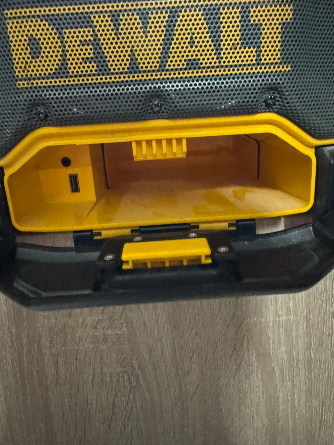 DeWalt Jobsite Radio and Charger - photo 2