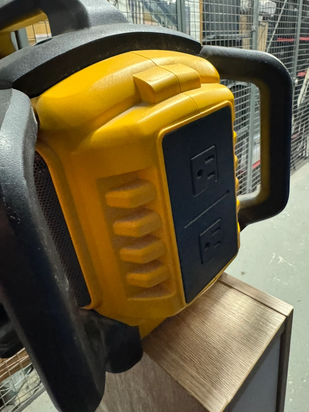 DeWalt Jobsite Radio and Charger - photo 4