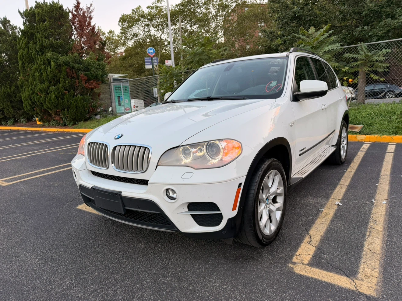 White BMW X5 PREMIUM